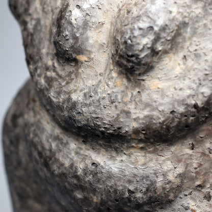 prähistorisch inspirierte Venus Skulptur - Spirituelle Dekoration aus Ton im Rauchbrand vollendet - individuelles Wohnambiente