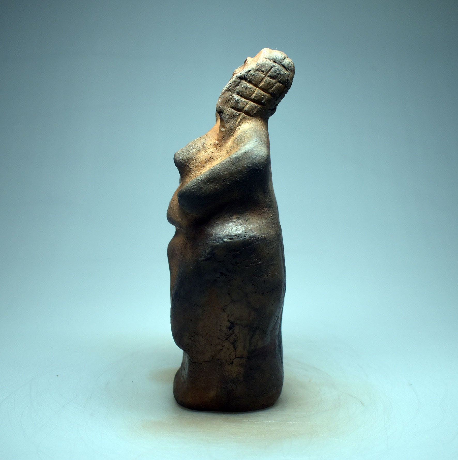 Handgemachte Rauchbrand Kunst: Interpretation der Venus von Brassempouy Skulptur - Unikat für Sammler