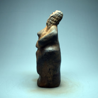 Handgemachte Rauchbrand Kunst: Interpretation der Venus von Brassempouy Skulptur - Unikat für Sammler