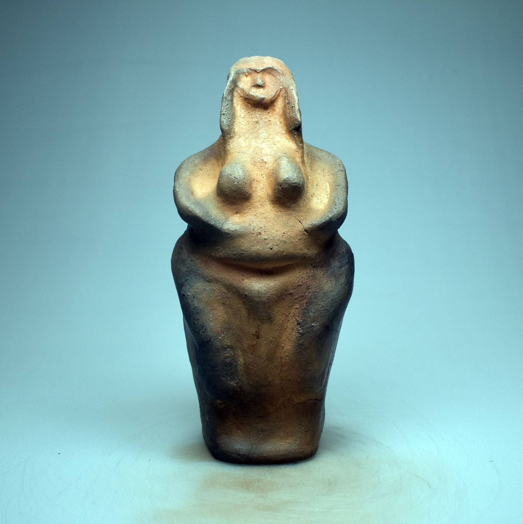 Handgemachte Rauchbrand Kunst: Interpretation der Venus von Brassempouy Skulptur - Unikat für Sammler