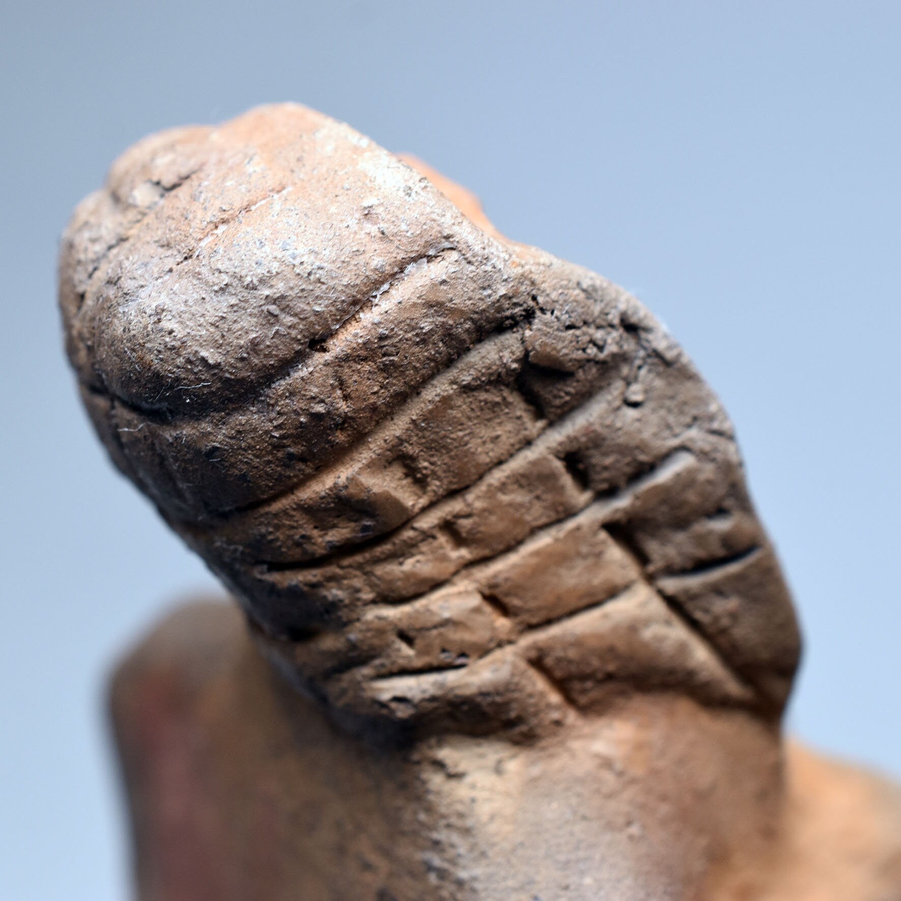 Handgemachte Rauchbrand Kunst: Interpretation der Venus von Brassempouy Skulptur - Unikat für Sammler