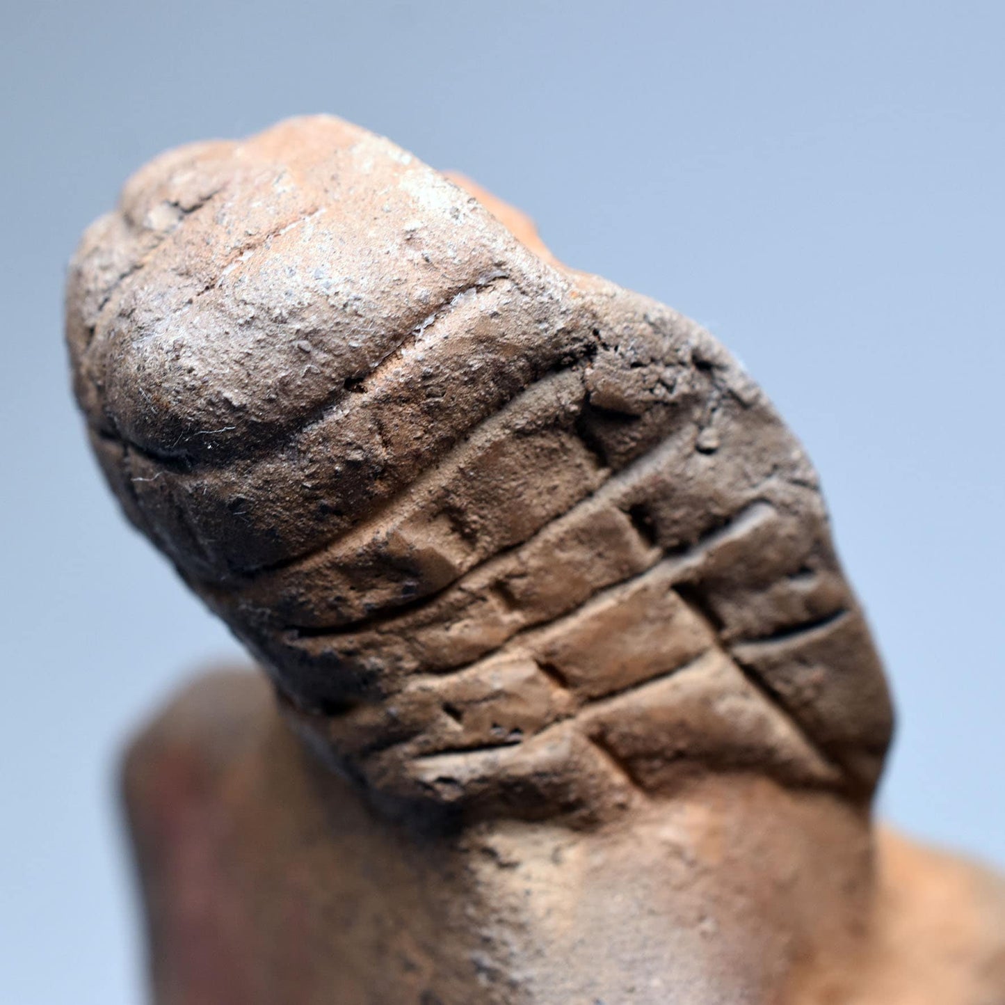 Handgemachte Rauchbrand Kunst: Interpretation der Venus von Brassempouy Skulptur - Unikat für Sammler