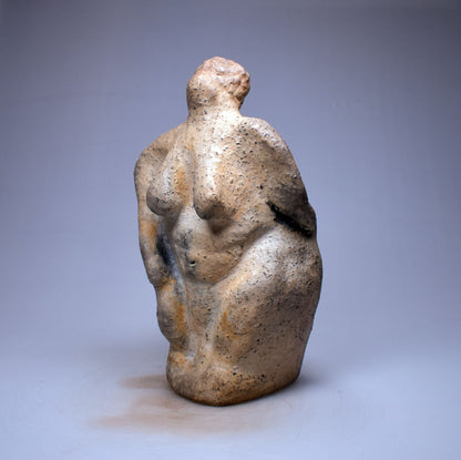 Venus von Willendorf neu gedacht - Handgefertigte Rauchbrand-Venus-Skulptur - Hommage an die Weiblichkeit -