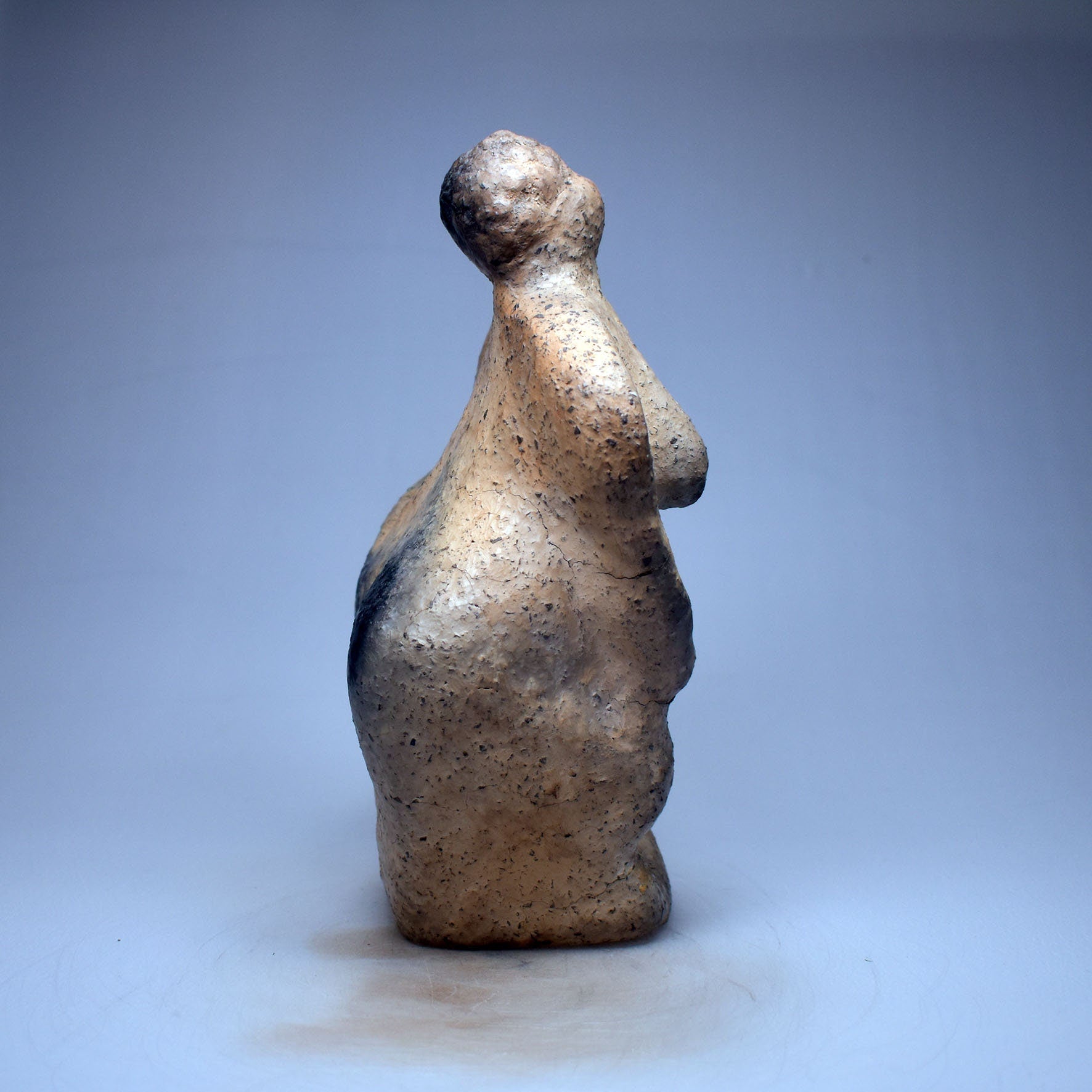 Venus von Willendorf neu gedacht - Handgefertigte Rauchbrand-Venus-Skulptur - Hommage an die Weiblichkeit -
