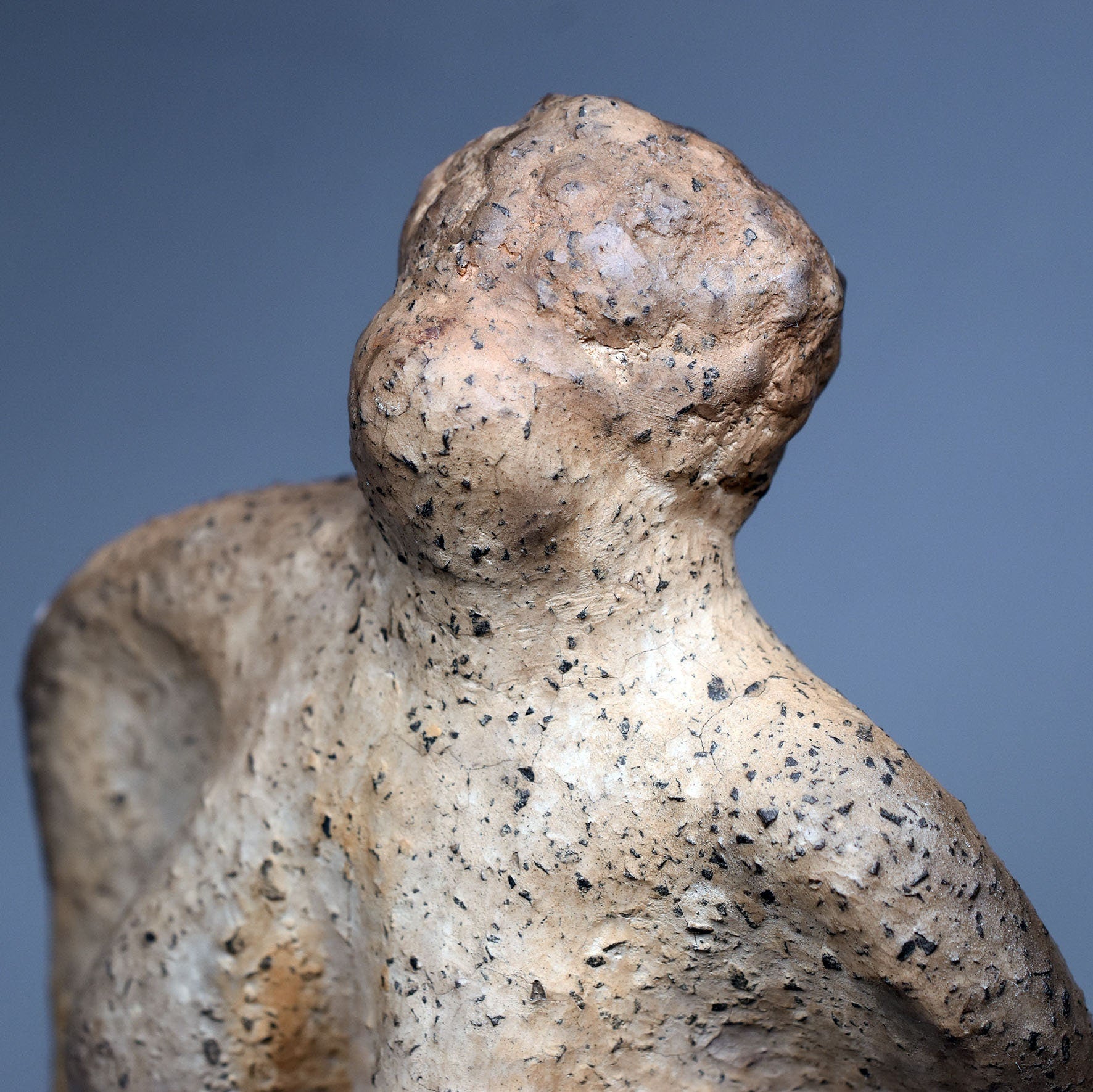 Venus von Willendorf neu gedacht - Handgefertigte Rauchbrand-Venus-Skulptur - Hommage an die Weiblichkeit -