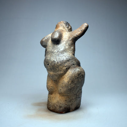 Venus von Willendorf neu gedacht - Handgefertigte Rauchbrand-Venus-Skulptur - Hommage an die Weiblichkeit -