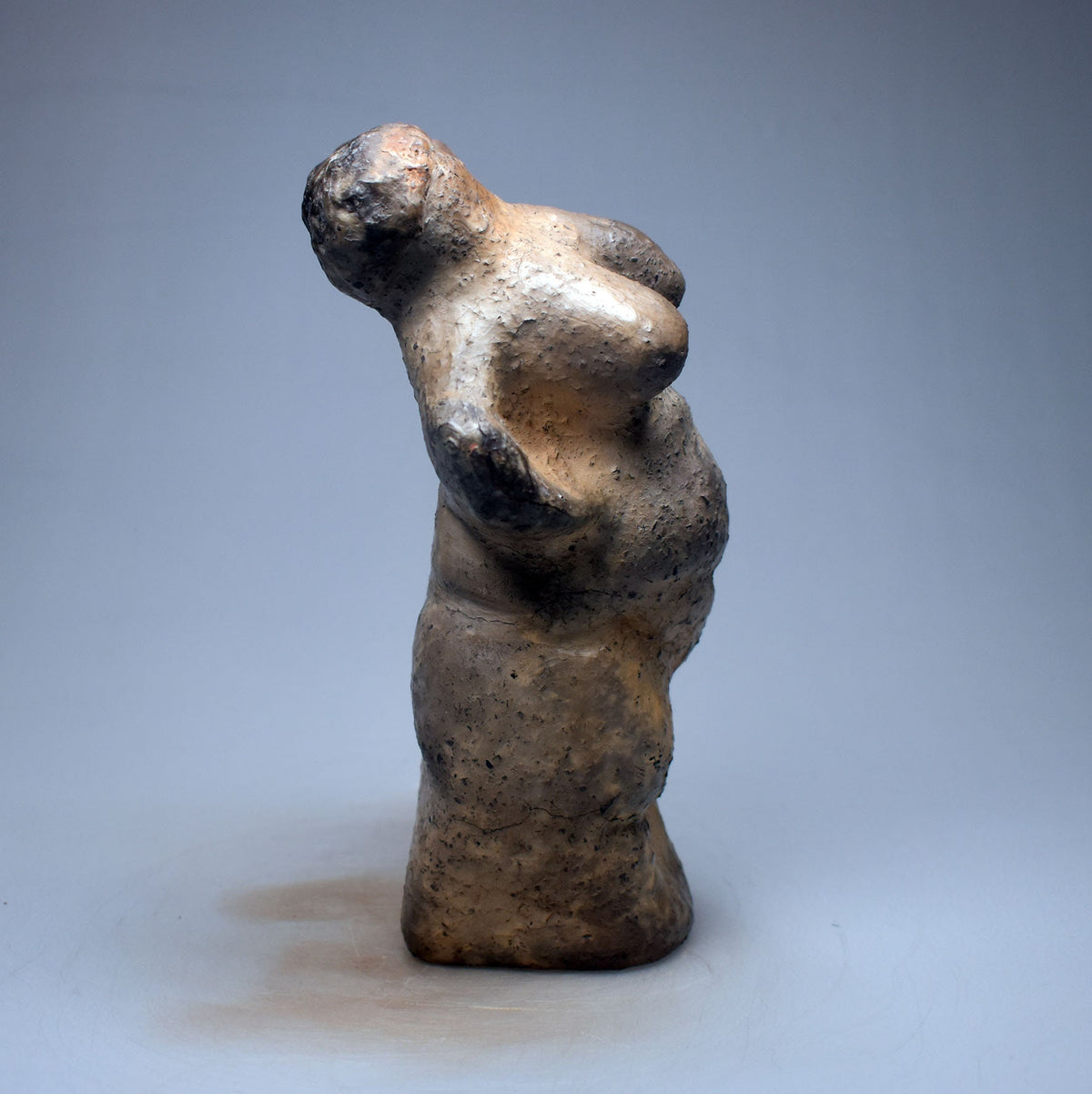 Tanzende Göttin Skulptur Ton, archaische Frauenfigur handgemacht, spirituelle Altar Deko, Venus Statue Keramik Unikat SKU253