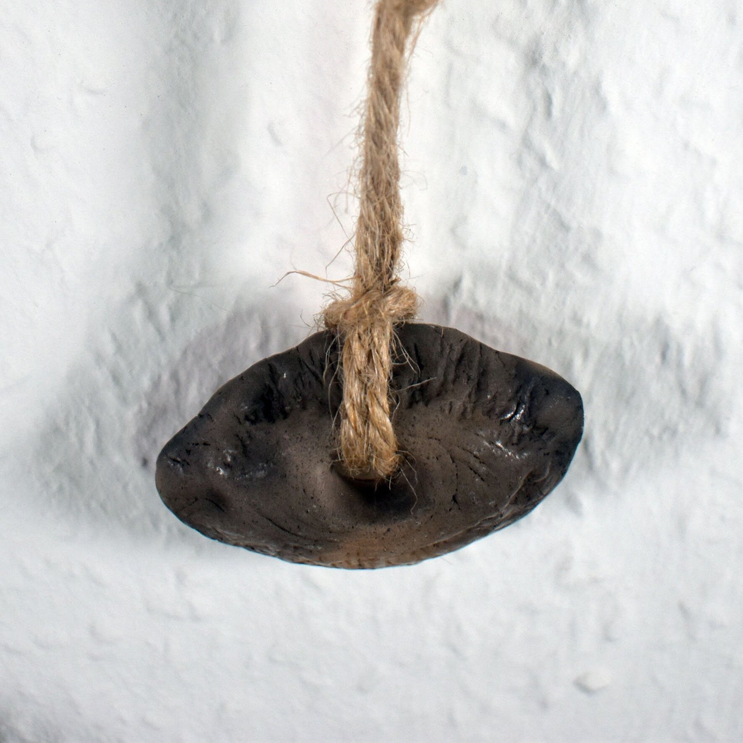 Handgemachte Hängedeko – Rustikale Fensterdeko oder Wanddeko - Prähistorische Kunst - Venus von Laussel