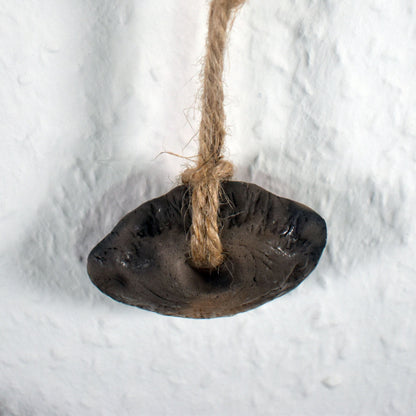 Handgemachte Hängedeko – Rustikale Fensterdeko oder Wanddeko - Prähistorische Kunst - Venus von Laussel