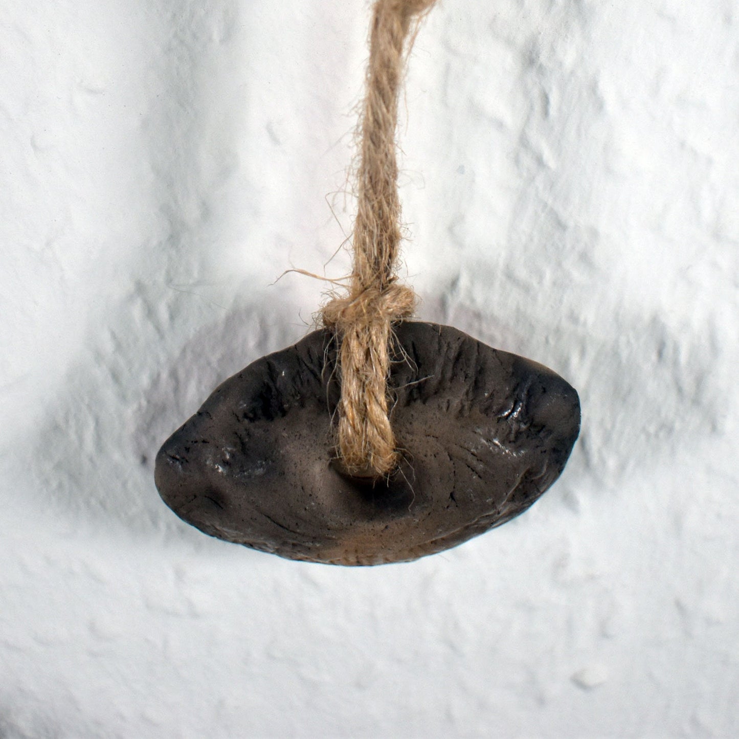 Handgemachte Hängedeko – Rustikale Fensterdeko oder Wanddeko - Prähistorische Kunst - Venus von Laussel