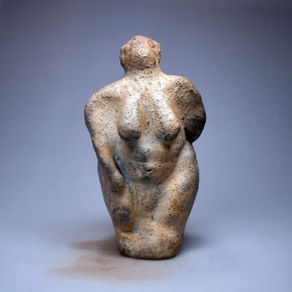 Venus von Willendorf neu gedacht - Handgefertigte Rauchbrand-Venus-Skulptur - Hommage an die Weiblichkeit -
