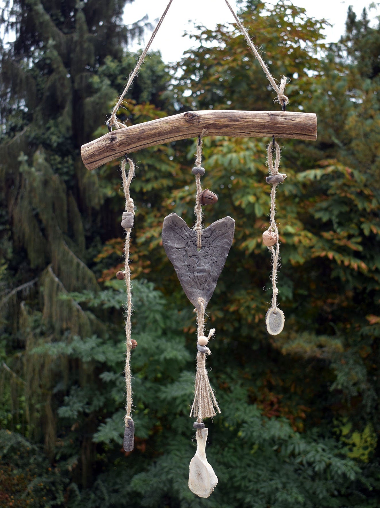 Einzigartige Rauchbrand Kunst: Handgemachte rustikale Fenster- oder Wanddeko mit Hirschgott Cernunnos Motiv