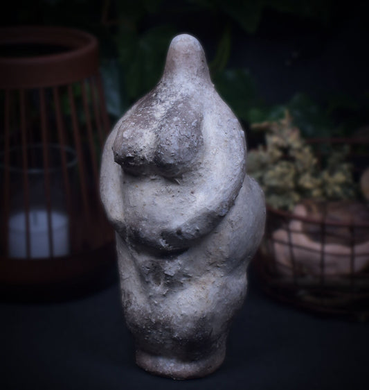 Venus handgefertigte Skulptur, Goddess Fruchtbarkeitsgöttin aus Ton, Rauchbrand, Pagan spirituelle Dekoration