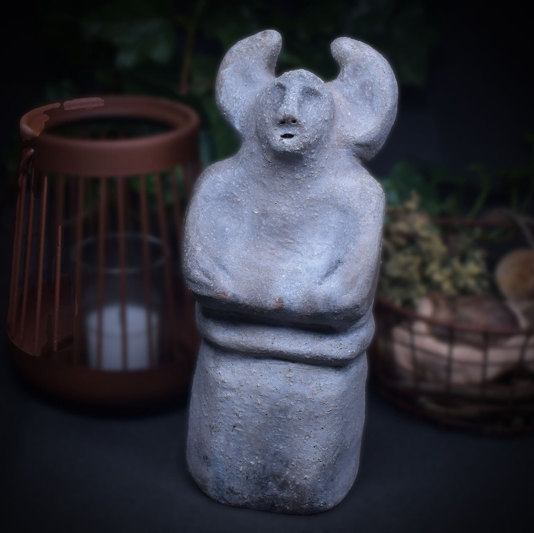 Handgefertigte Cernunnos Statue aus Ton - im Rauchbrand veredelt - Horned God Skulptur - keltische Mythen
