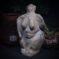 Venus von Willendorf neu gedacht - Handgefertigte Rauchbrand-Venus-Skulptur - Hommage an die Weiblichkeit -