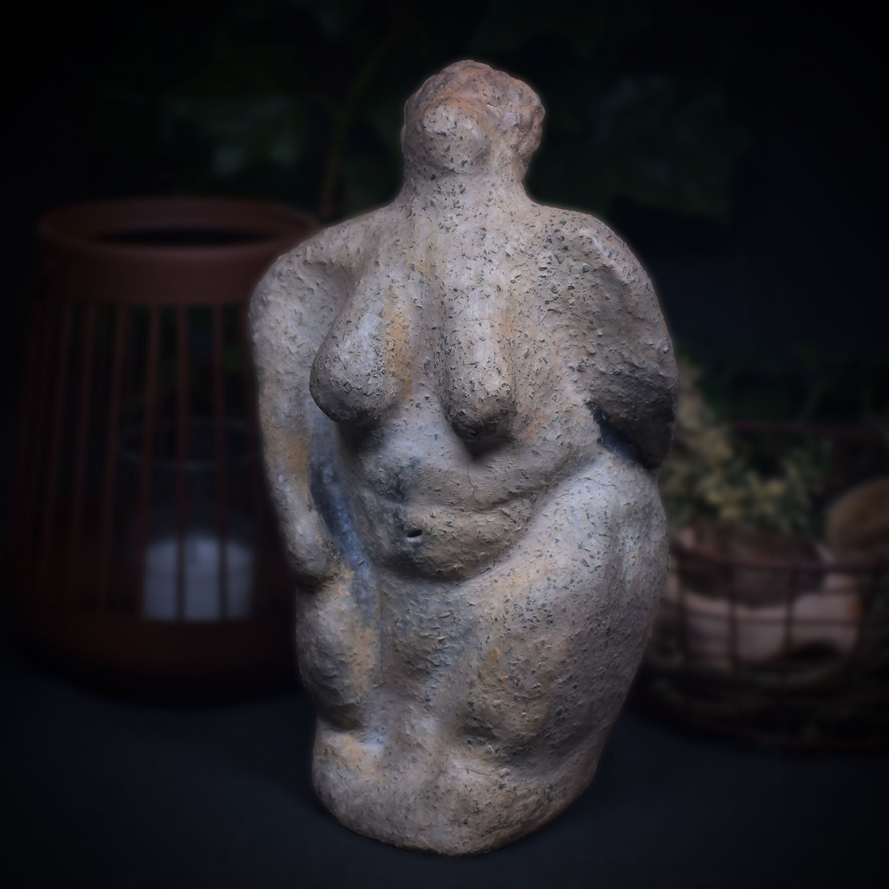 Venus von Willendorf neu gedacht - Handgefertigte Rauchbrand-Venus-Skulptur - Hommage an die Weiblichkeit -