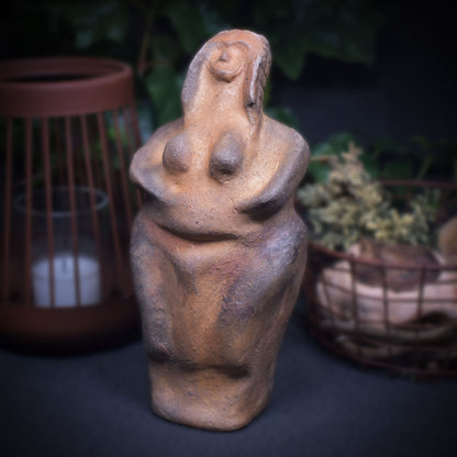 Venus von Brassempouy Skulptur, Interpretation Urgöttin Ton, archaische Frauenfigur, spirituelle Altar Deko Keramik Unikat SKU285
