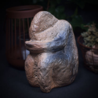 Einzigartige Neolithische Kunstskulptur - Handgefertigte Skulptur aus Naturton und im Rauchbrand veredelt - prähistorische Kunst