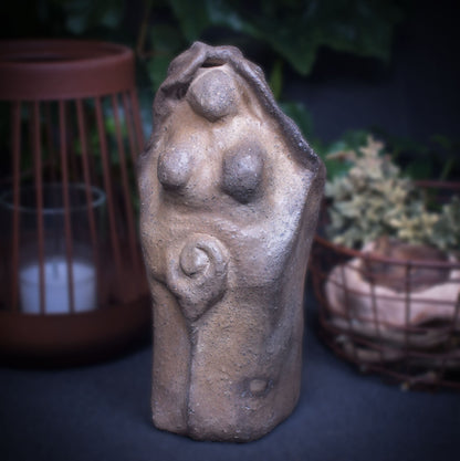 Mystische Göttin Spiralgöttin Skulptur - Magische Weiblichkeit aus Ton - im Rauchbrand vollendet - spirituelles Accessoire