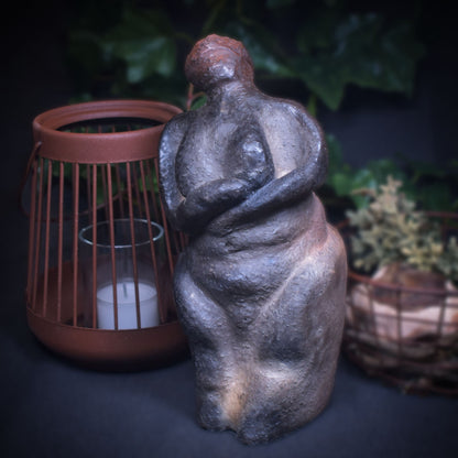 Venus von Willendorf Skulptur, neu interpretierte Urgöttin Figur, archaische Göttin Statue aus Ton, spirituelle Altar Deko SKU279