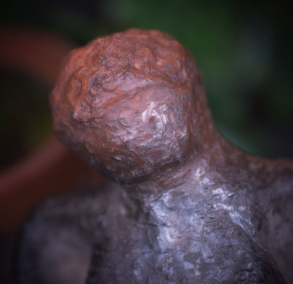 Venus von Willendorf neu gedacht - Handgefertigte Rauchbrand-Venus-Skulptur - Hommage an die Weiblichkeit -