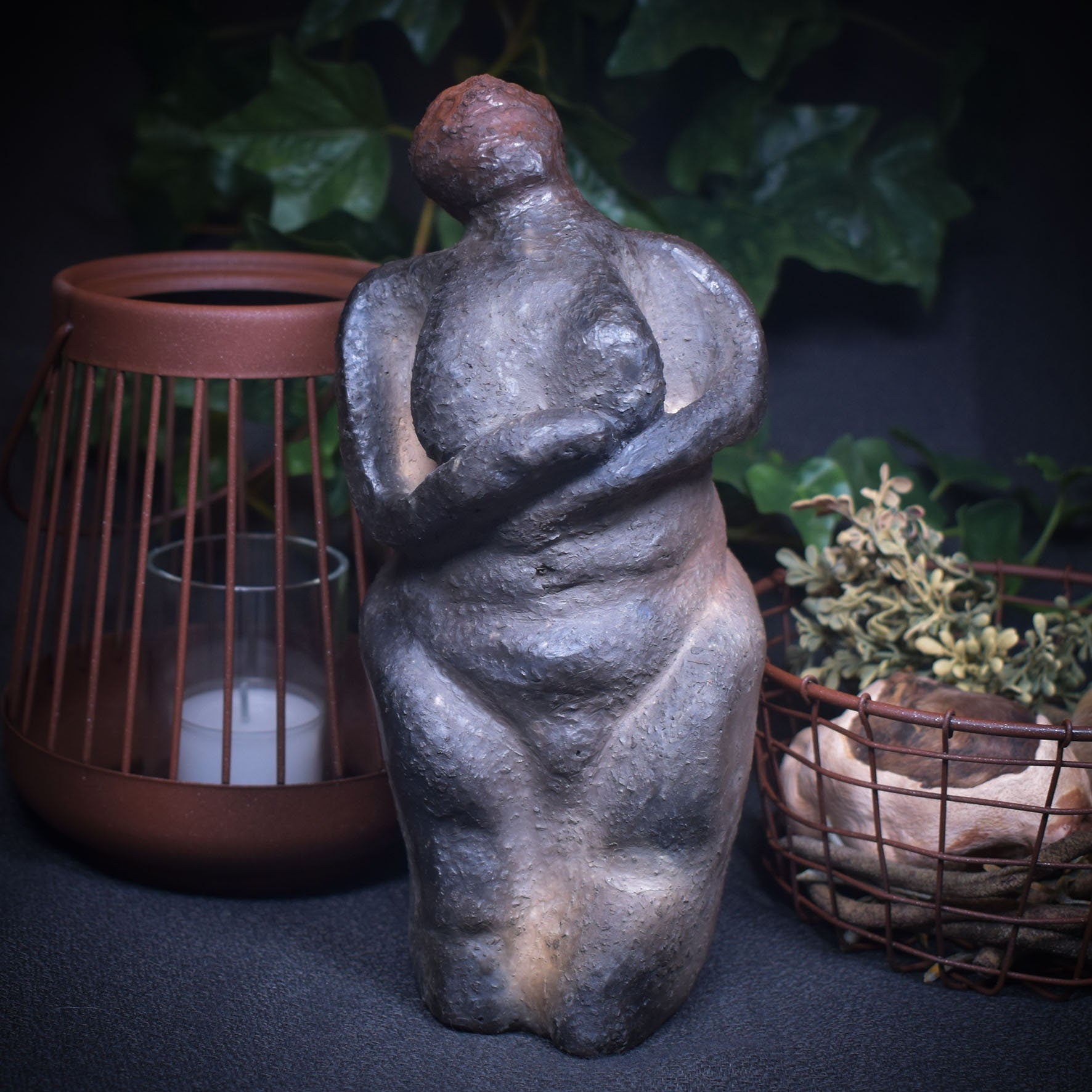 Venus von Willendorf neu gedacht - Handgefertigte Rauchbrand-Venus-Skulptur - Hommage an die Weiblichkeit -