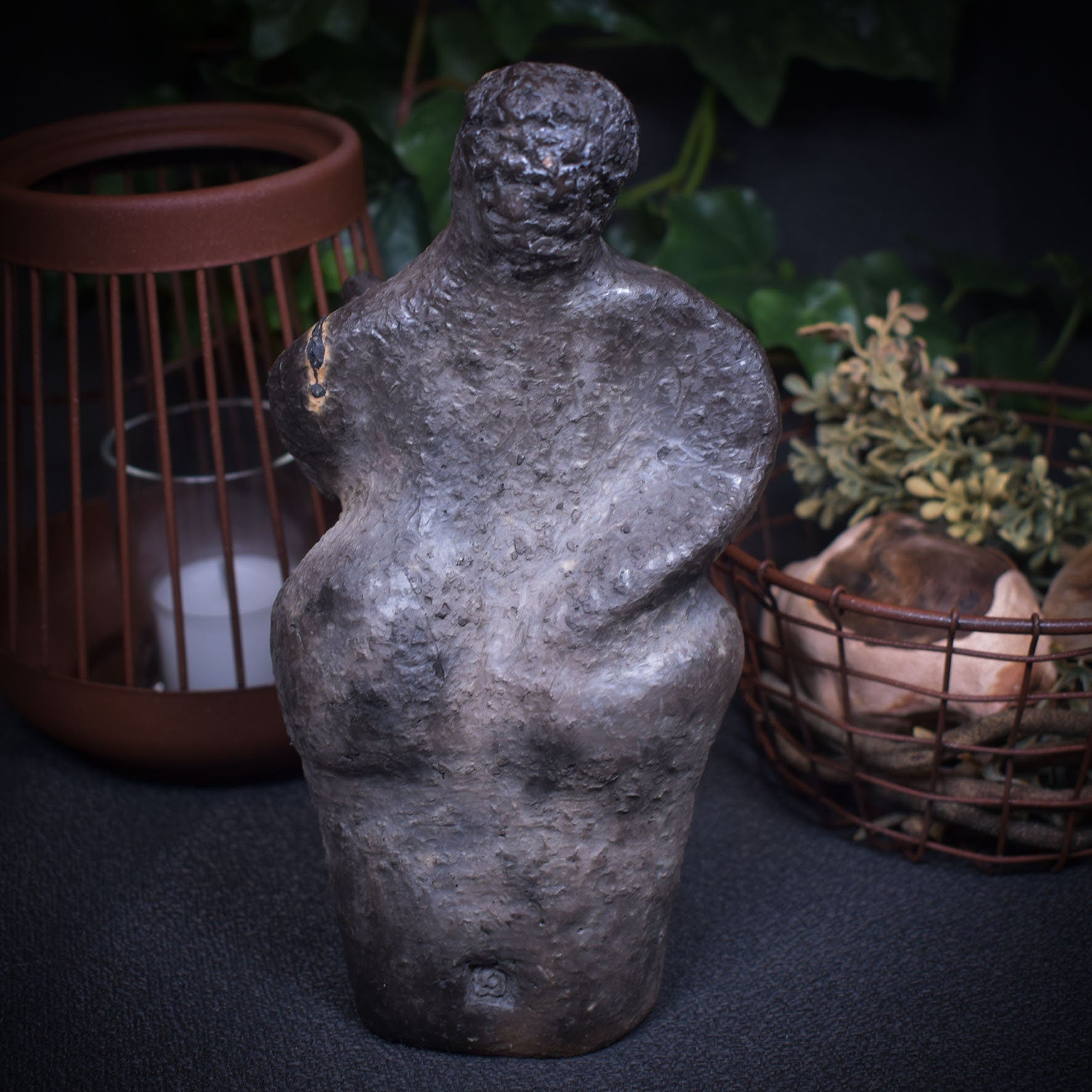 Venus von Willendorf neu gedacht - Handgefertigte Rauchbrand-Venus-Skulptur - Hommage an die Weiblichkeit -