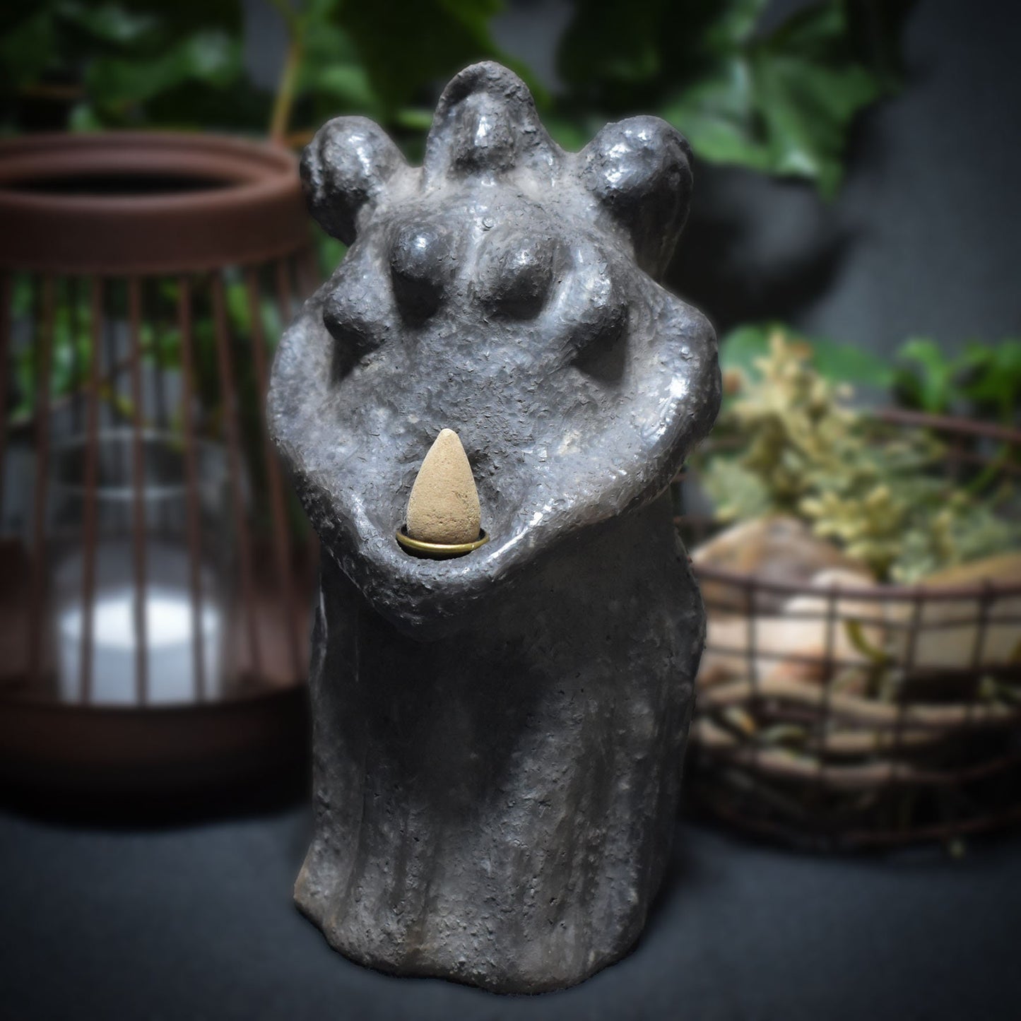 Hekate Rauchbrand Statue - Dreifache Göttin für deinen Altar - Rückfluss-Räucherkegelhalter