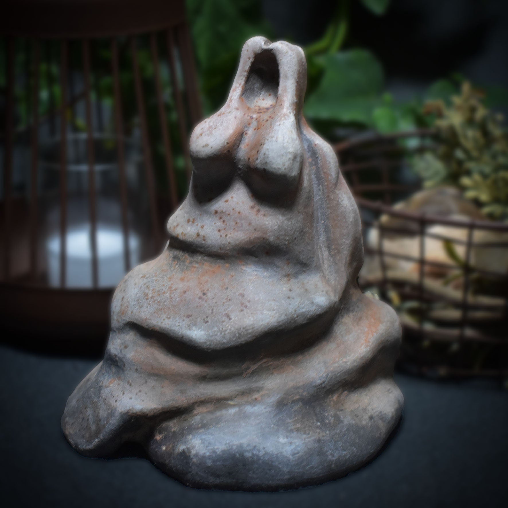 Lady of Avalon Ton-Skulptur - König Artus Sage - Rauchbrand-Kunstwerk - sagenumwobene Göttin - Glastonbury Tor, England