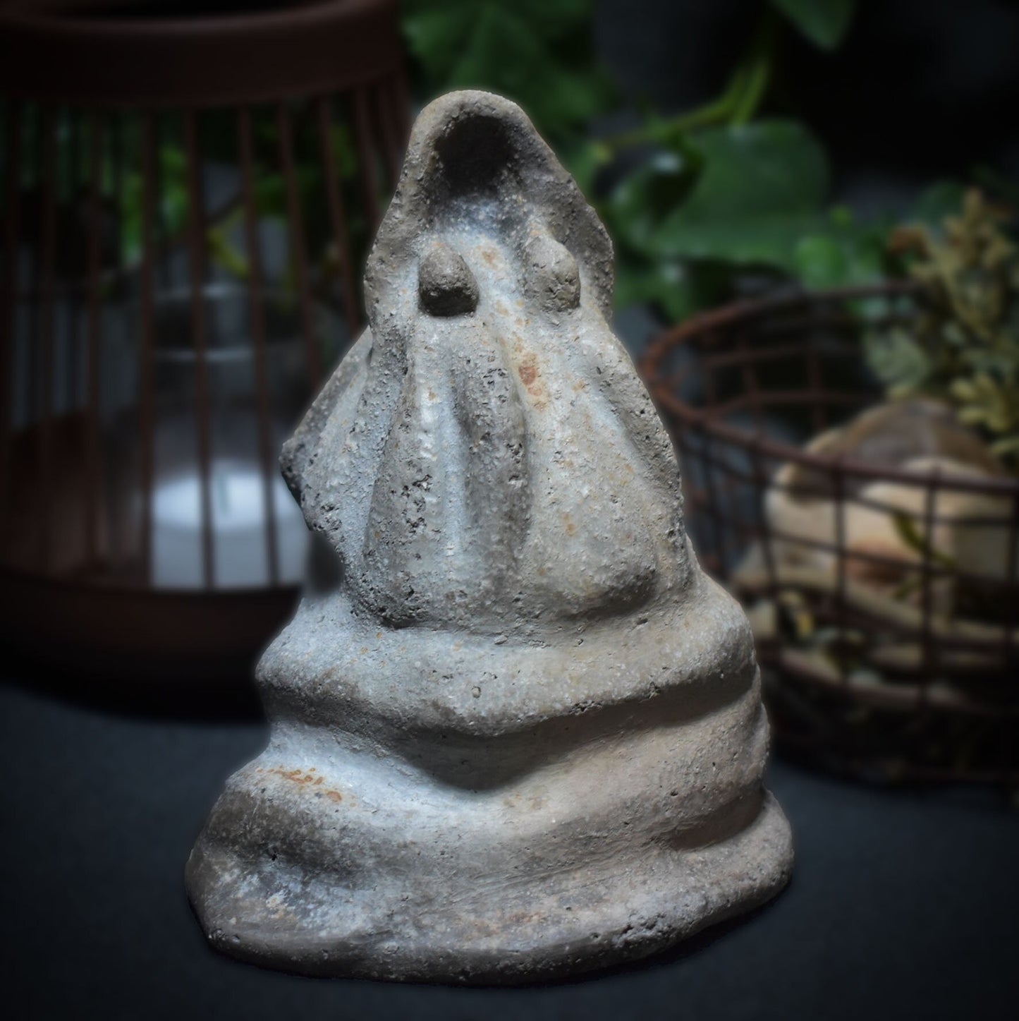 Handgefertigte Ton Skulptur Lady of Avalon - Glastonbury Tor, England - König Artus Sage, Rauchbrand Technik - dekoratives Highlight