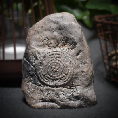 Hekate's Wheel Relief aus Ton - im Rauchbrand gefärbt - magische Altar Dekoration - Unikat