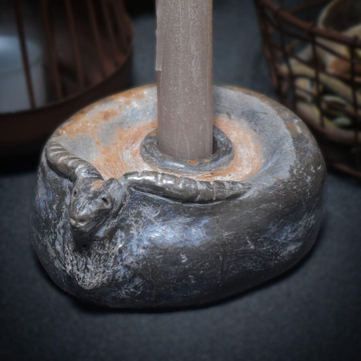 Handgefertigter Antilopen-Kerzenständer aus Ton - im Rauchbrand veredelt – Spirituelle Schamanismus Symbolik