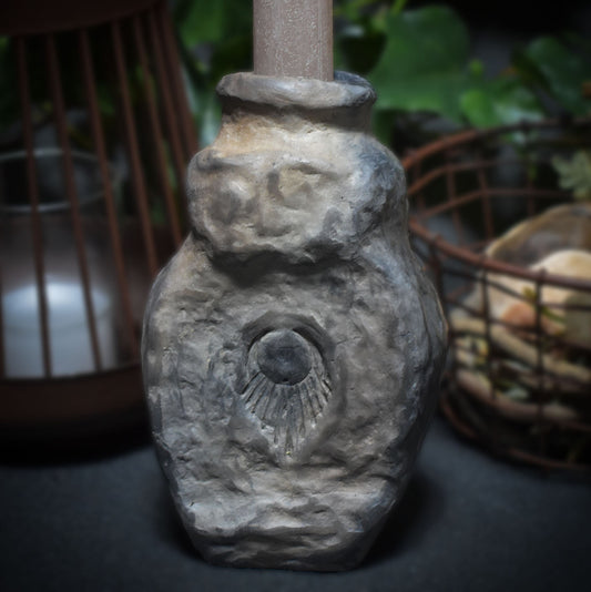 Spiritueller Kerzenständer - tolles Geschenk für Frauen, die ihre Weiblichkeit feiern - Rising Woman Symbol