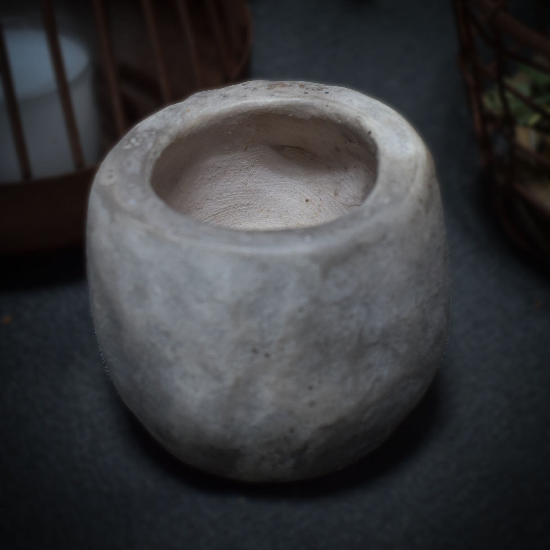 Yoni Pflanzgefäß Unikat aus traditionell gebranntem Ton - Handgemachte Rauchbrandkunst - Ode an die Weiblichkeit