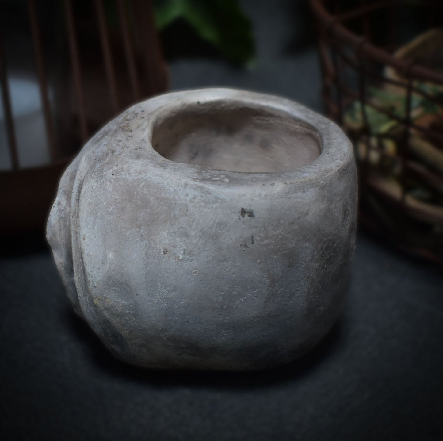 Yoni Pflanzgefäß Unikat aus traditionell gebranntem Ton - Handgemachte Rauchbrandkunst - Ode an die Weiblichkeit