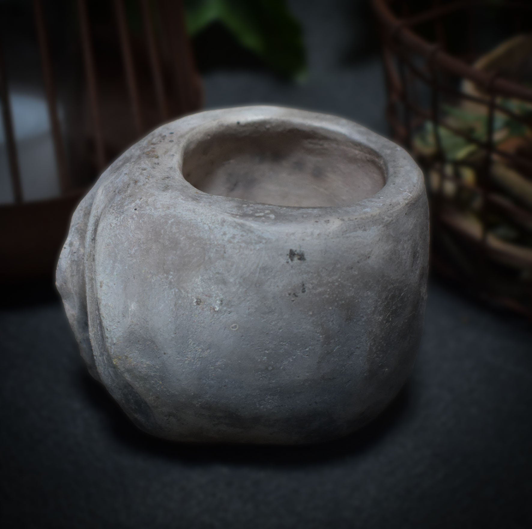 Yoni Pflanzgefäß Unikat aus traditionell gebranntem Ton - Handgemachte Rauchbrandkunst - Ode an die Weiblichkeit