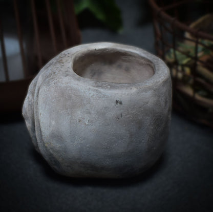 Yoni Pflanzgefäß Unikat aus traditionell gebranntem Ton - Handgemachte Rauchbrandkunst - Ode an die Weiblichkeit