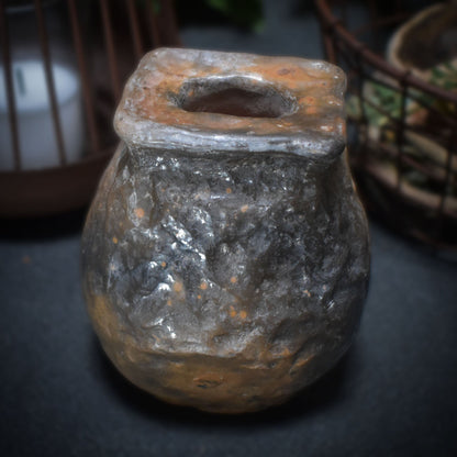 Einzigartige Yoni Vase bzw. Kerzenhalter - Handgemacht - Traditionell gebrannter Ton - Rustikales Wohnaccessoire - Frauenkunst