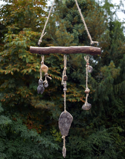 Handgemachte Hängedeko – Rustikale Fensterdeko oder Wanddeko - Prähistorische Kunst - Venus von Laussel