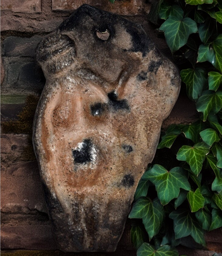 Dordogne Höhlenkunst Venus Wandrelief aus Naturton und im Rauchbrand gefärbt - Steinzeitliche Kunst Frankreich - Venus - Matriarchale Kunst
