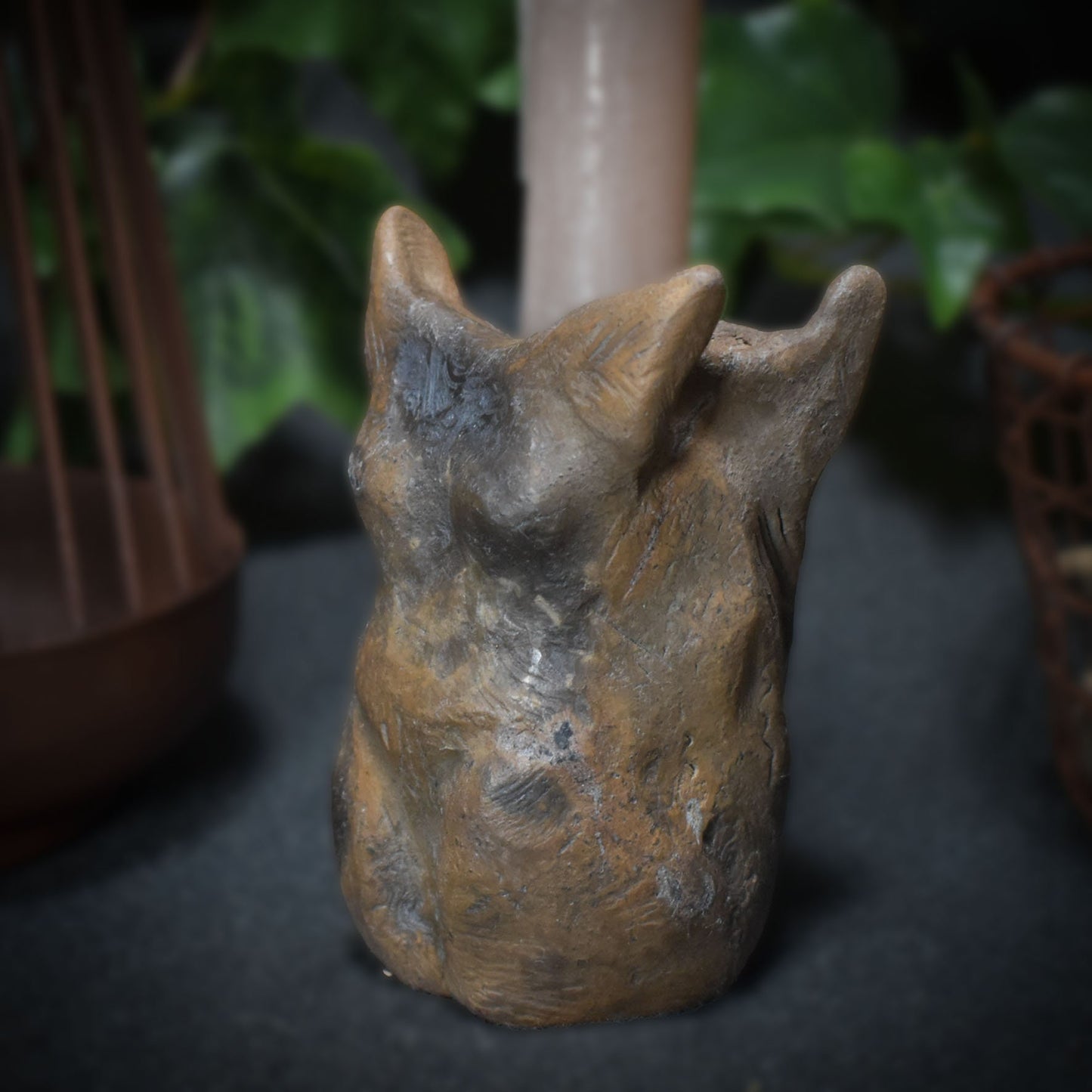 Handgefertigter Tree of Life Kerzenhalter aus traditionell gebranntem Ton - Rustikale und stimmungsvolle Beleuchtungsidee