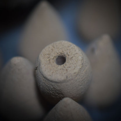 Rückfluss Räucherkegel – 10 Stück | Meditativer Sandelholz-Duft, der wie ein Wasserfall fließt