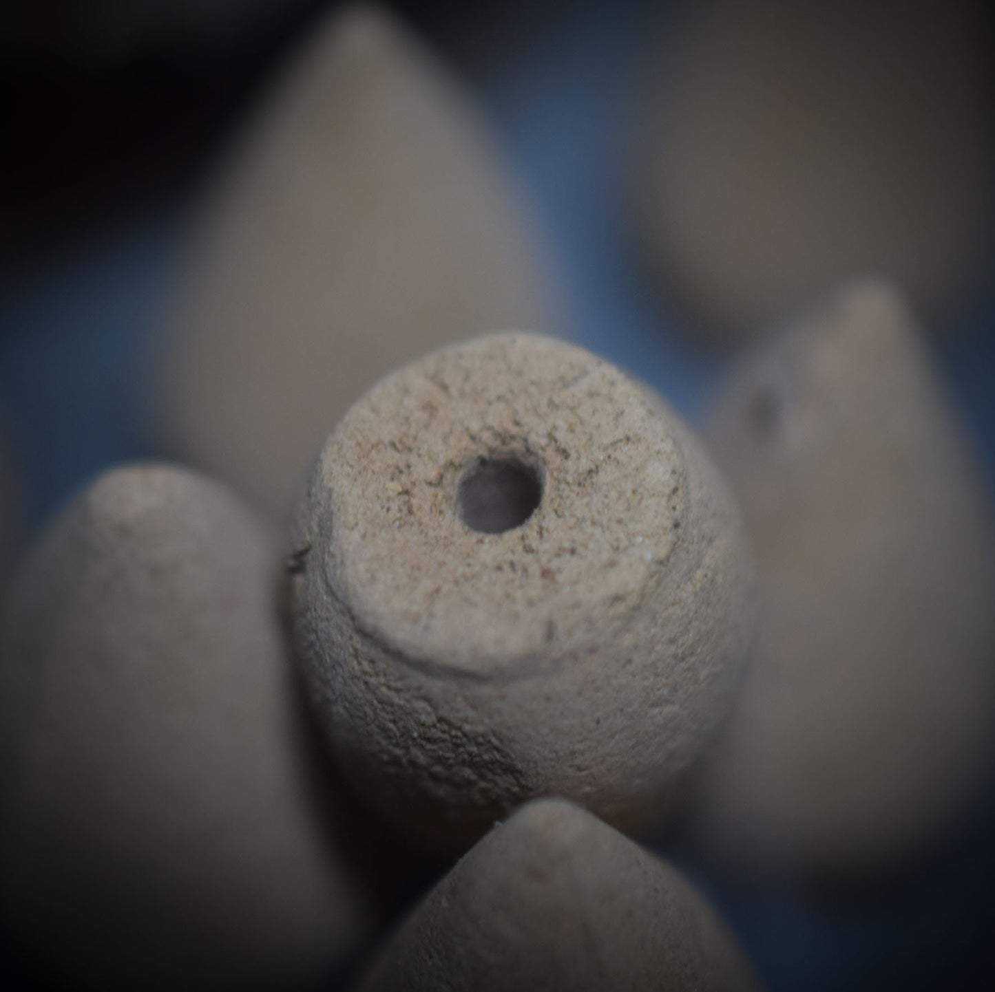 Rückfluss Räucherkegel – 50 Stück | Meditativer Sandelholz-Duft, der wie ein Wasserfall fließt