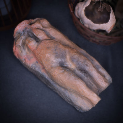 Keltische Baumgöttin Arduinna, handgefertigte Statue aus Ton und im Rauchbrand veredelt