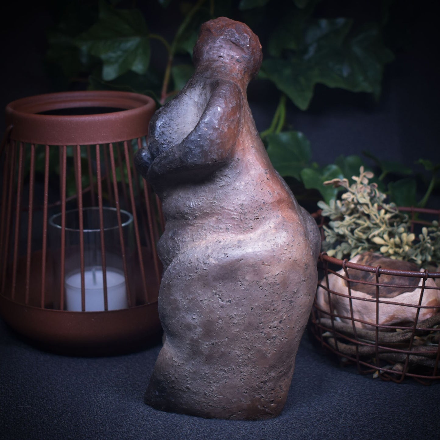 Venus von Willendorf neu gedacht - Handgefertigte Rauchbrand-Venus-Skulptur - Hommage an die Weiblichkeit -