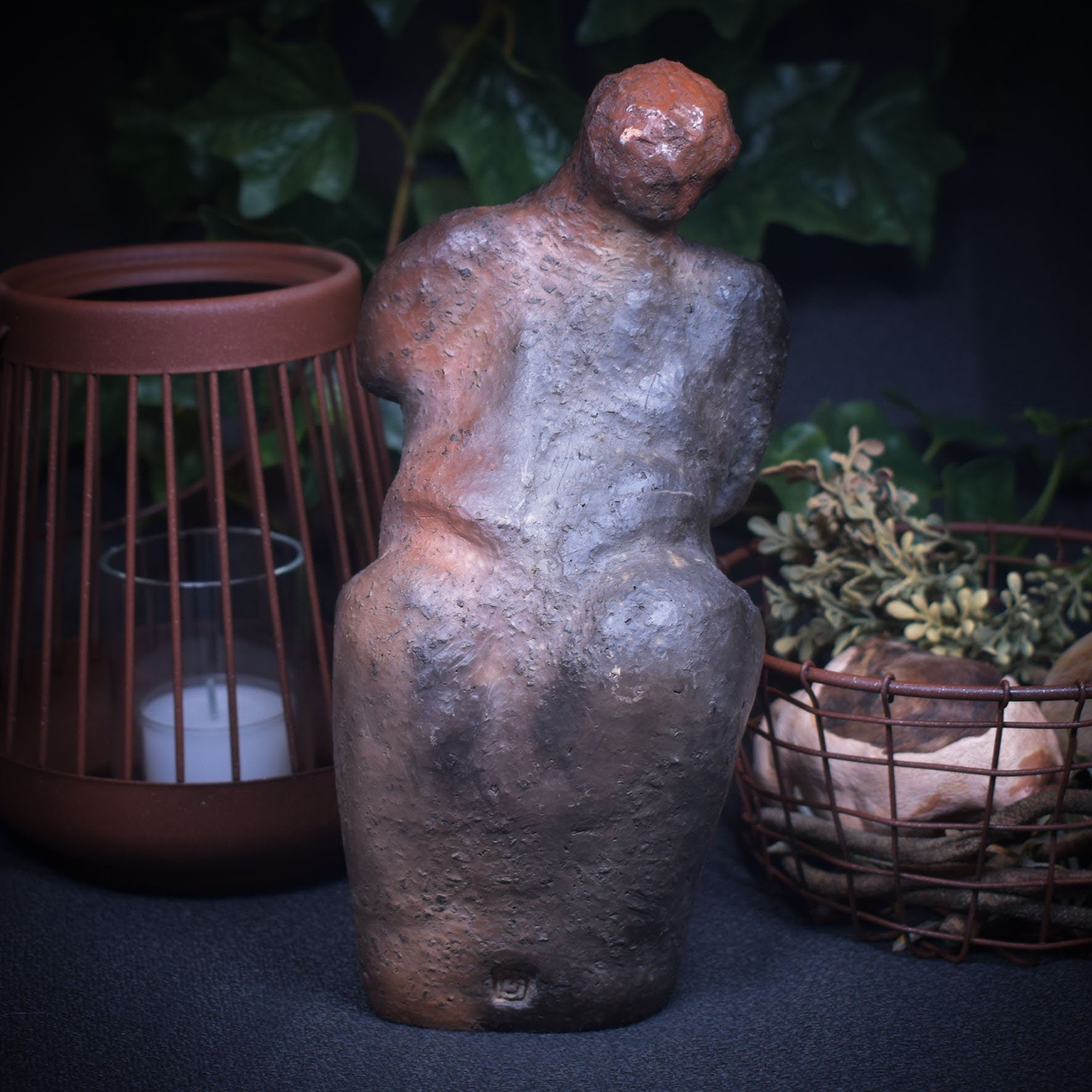 Venus von Willendorf neu gedacht - Handgefertigte Rauchbrand-Venus-Skulptur - Hommage an die Weiblichkeit -