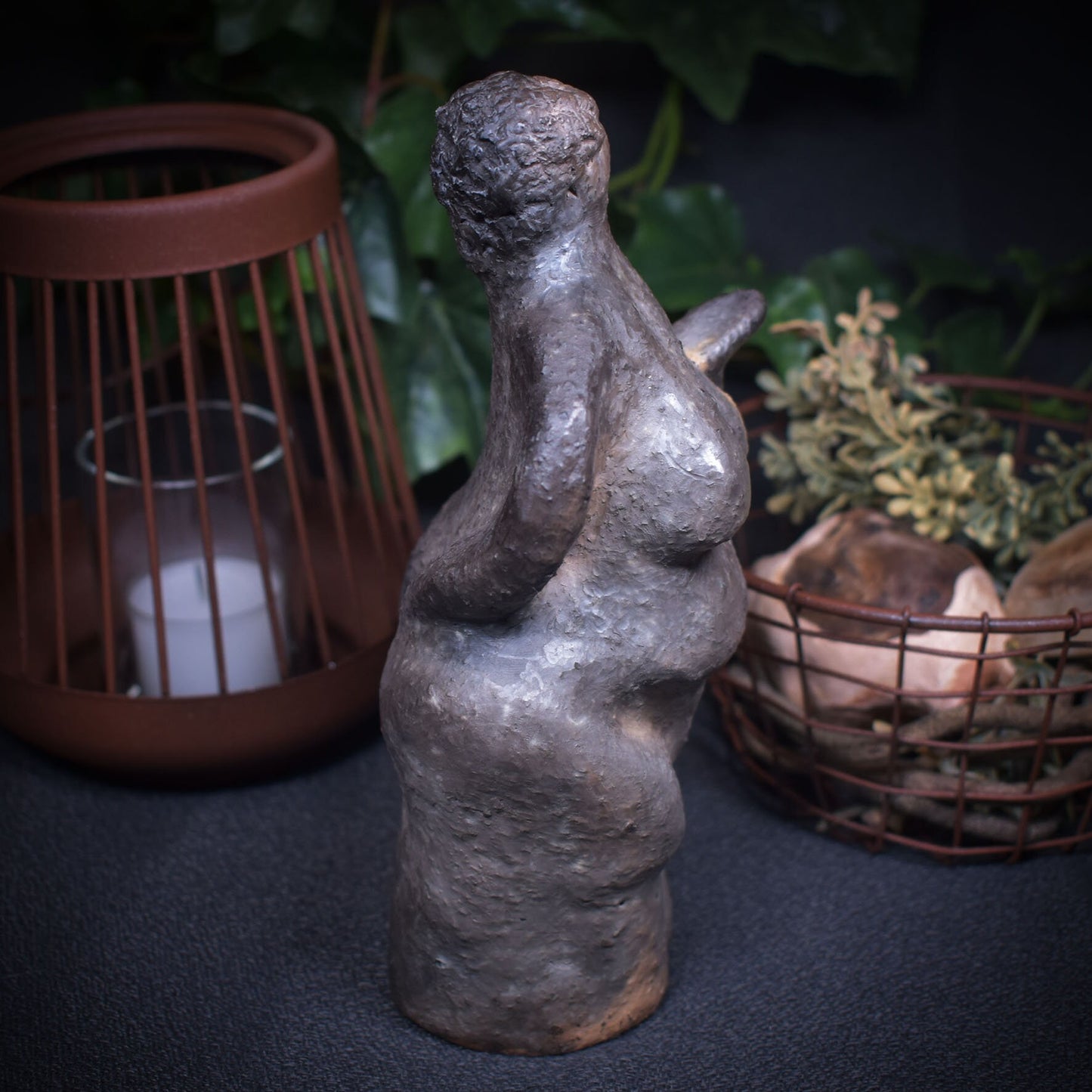 Venus von Willendorf neu gedacht - Handgefertigte Rauchbrand-Venus-Skulptur - Hommage an die Weiblichkeit -