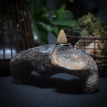 Rückfluss Räucherkegelhalter Yoga Brücke Setu Bandhasana Statue aus Ton - Geschenk für Yogis - im Rauchbrand gefärbt