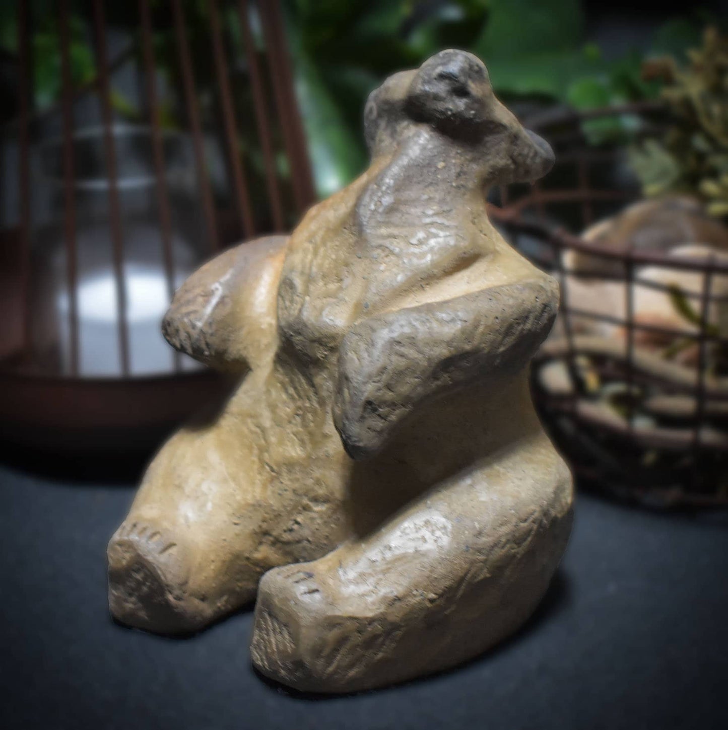 Spirituelle Dekoration aus Ton und im Rauchbrand vollendet - Altar Höhlenkunst - Krafttier Bär Skulptur - Schamanismus