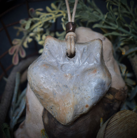 Einzigartiger Schamanen Talisman aus Rauchgebranntem Ton – Dein Spirituelles Krafttier Fuchs Amulett mit Leder- oder Baumwollband